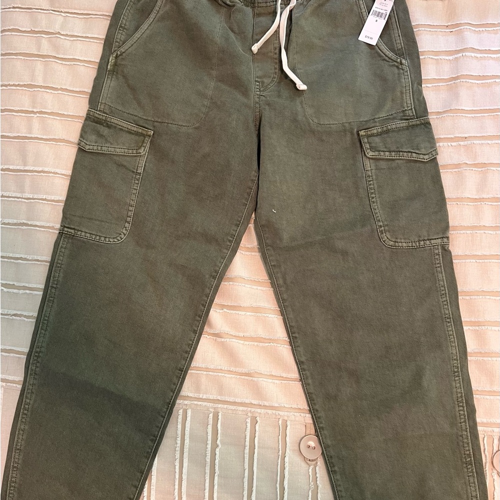 GAP Green Cargo Pants for Everyday Comfort